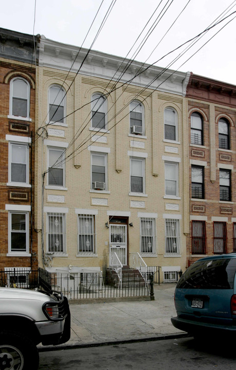 455 Wyona St in Brooklyn, NY - Building Photo