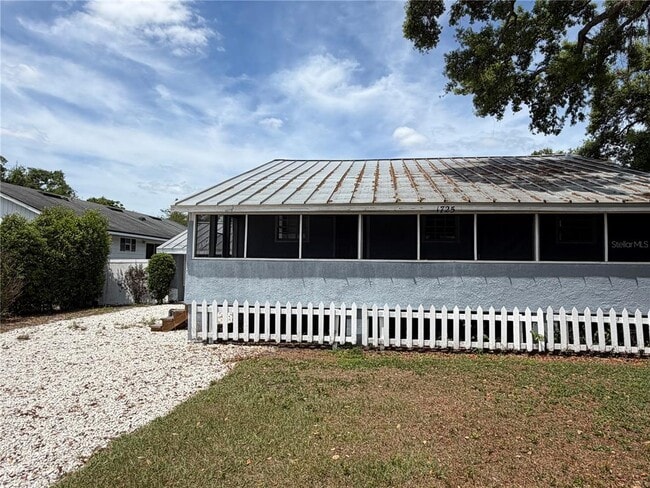 property at 1725 Fairview Shores Dr