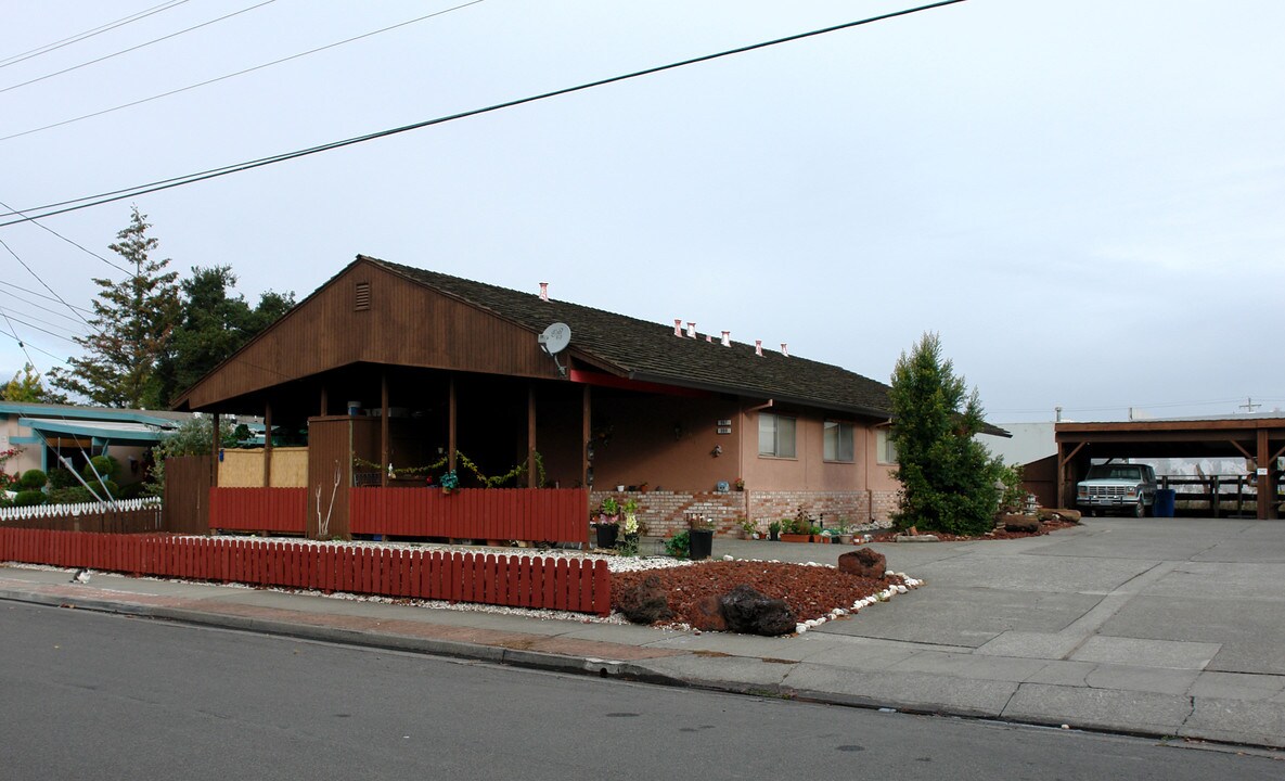 997 Butte Ct in Santa Rosa, CA - Foto de edificio