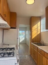 2419 Arizona Ave in Santa Monica, CA - Foto de edificio - Building Photo