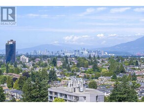 5652 Patterson Ave in Burnaby, BC - Building Photo - Building Photo