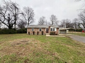 581 Needmore Rd in Clarksville, TN - Building Photo