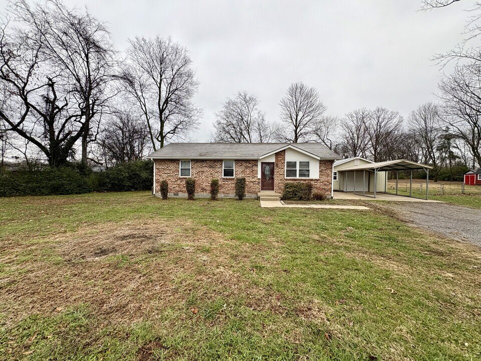 581 Needmore Rd in Clarksville, TN - Building Photo