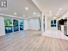 32 Scenic Mill Way in Toronto, ON - Building Photo