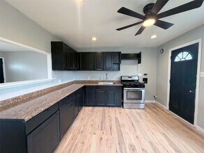 705 St Martin Dr in Sauget, IL - Building Photo - Building Photo