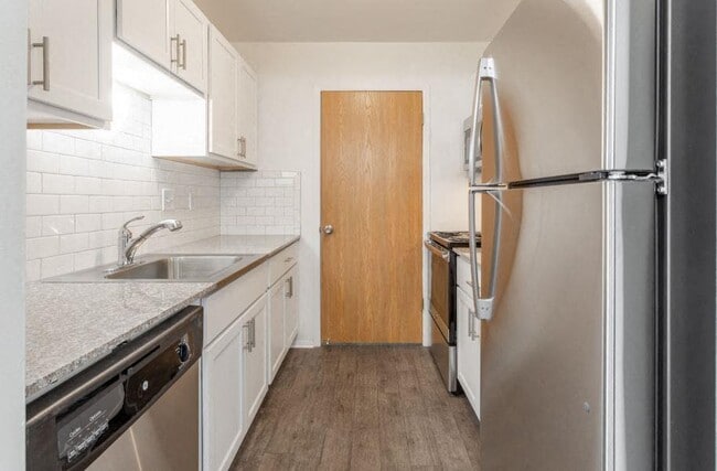 West Oaks in Southfield, MI - Foto de edificio - Building Photo