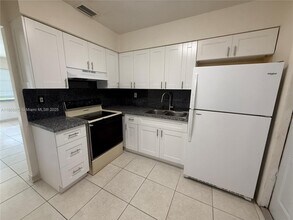 5831 Taylor St-Unit -1 in Hollywood, FL - Building Photo - Building Photo