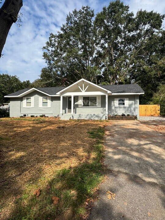 809 Hellams St in Fountain Inn, SC - Building Photo