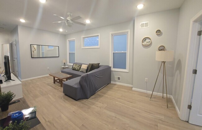 40 E 36th St in Bayonne, NJ - Building Photo - Building Photo