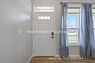 542 S Driftwood Ln in Moses Lake, WA - Foto de edificio - Building Photo