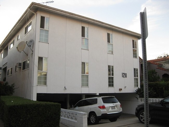 1211 S Sherbourne Dr in Los Angeles, CA - Building Photo - Building Photo