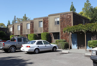 Oak Apartments in Novato, CA - Building Photo - Building Photo