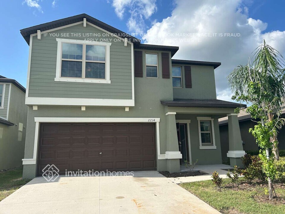 2234 Jungle Dr in Ruskin, FL - Building Photo