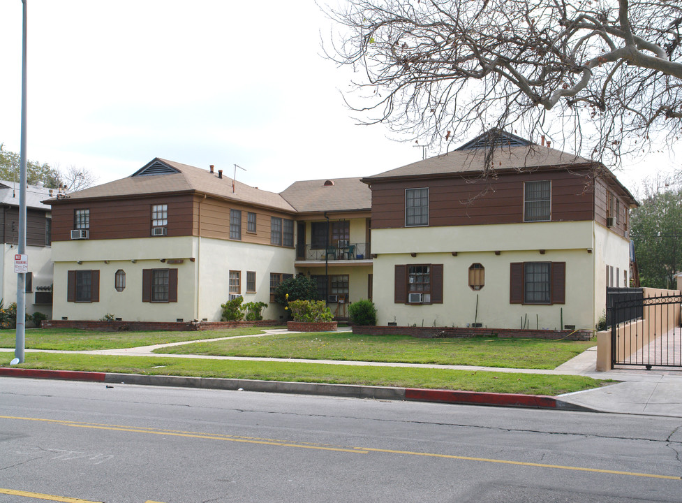 12308 Magnolia Blvd in Valley Village, CA - Building Photo