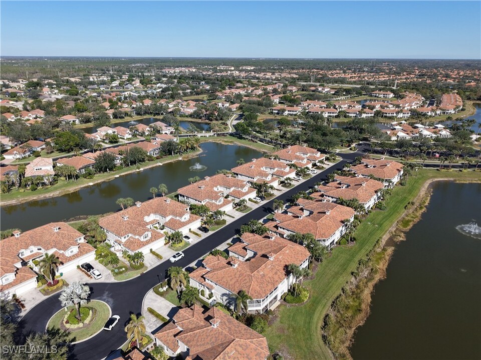 3082 Windsong Ct in Naples, FL - Building Photo