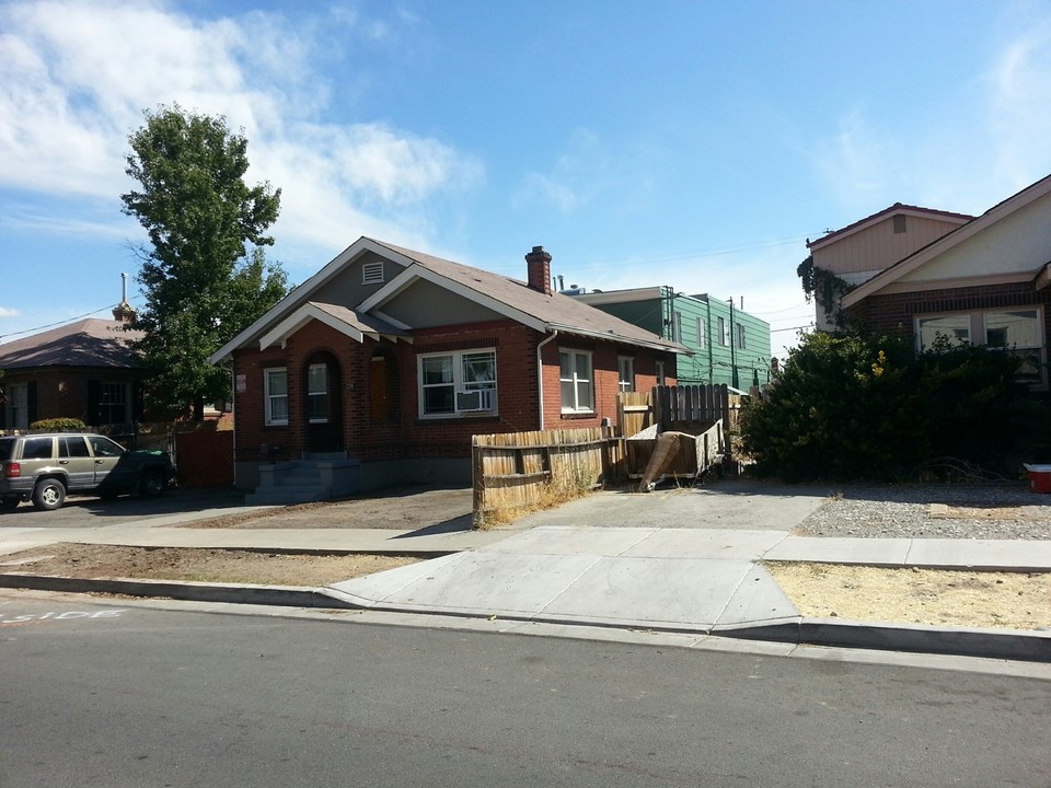 328 E Taylor St in Reno, NV - Building Photo