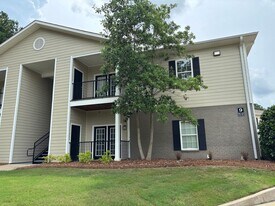 1021 Molly Barr Rd in Oxford, MS - Building Photo