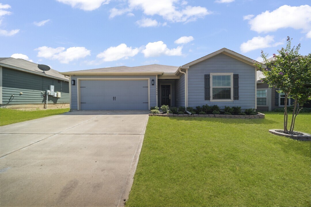 14260 Greenhaw Ln in Dallas, TX - Building Photo