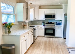 9730 Barmont Dr in La Porte, TX - Building Photo - Building Photo