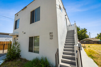 874 E Ladera St in Pasadena, CA - Foto de edificio - Building Photo