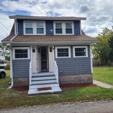14 McKinley St in Wareham, MA - Building Photo - Building Photo