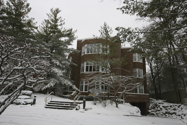 85 E Laurel Ave in Lake Forest, IL - Foto de edificio - Building Photo