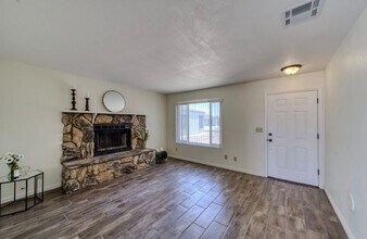 931 Holly St in Bullhead City, AZ - Building Photo - Building Photo