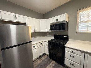 2110 N Lyndale Ave in Minneapolis, MN - Building Photo - Building Photo