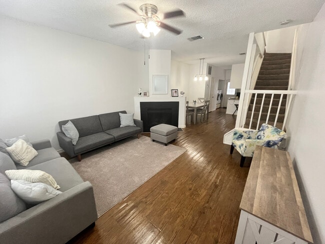 1812 Gary's Park St in San Antonio, TX - Building Photo - Building Photo