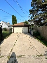 3508 S Pine Ave, Unit Upper in Milwaukee, WI - Foto de edificio - Building Photo