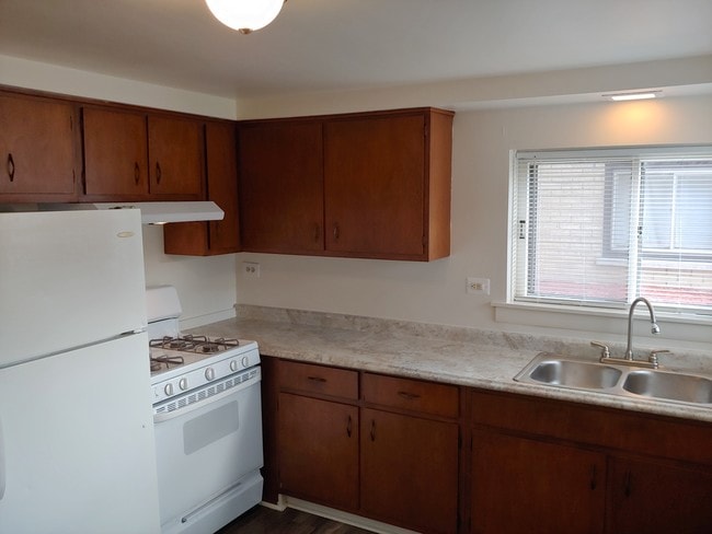 18411 Torrence Ave, Unit 1 in Lansing, IL - Building Photo - Building Photo