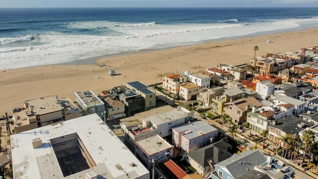 32 16th St in Hermosa Beach, CA - Foto de edificio - Building Photo