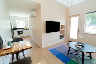 901 E Edenton St in Raleigh, NC - Building Photo - Interior Photo
