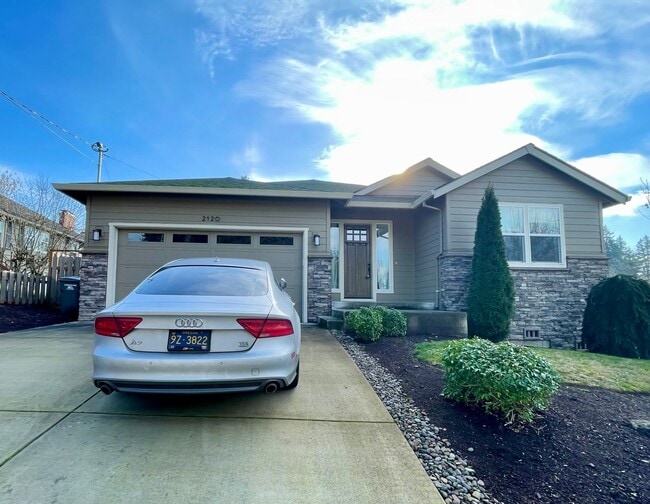 2120 SW Dolph Ct in Portland, OR - Building Photo - Building Photo