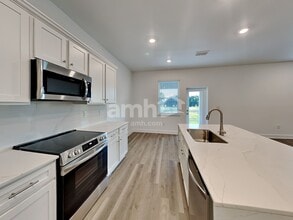 37854 Dusty Saddle Ln in Zephyrhills, FL - Building Photo - Building Photo