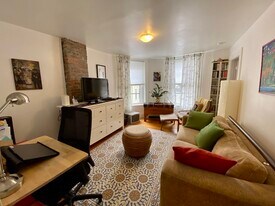 17 Perry St, Unit 2 in Brookline, MA - Building Photo