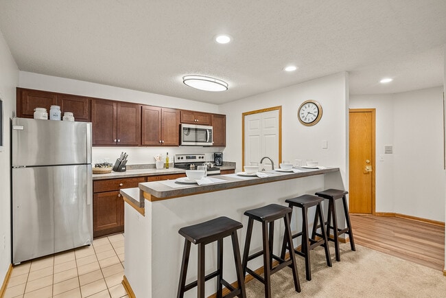 Riverwood Apartments in Kenosha, WI - Building Photo - Building Photo