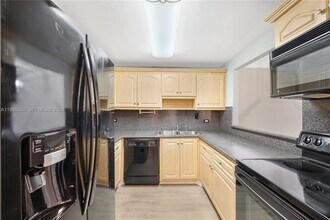 10425 SW 112th Ave in Miami, FL - Foto de edificio - Building Photo