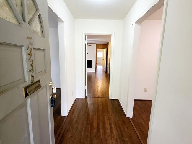 7436 Brentcove Cir in Dallas, TX - Building Photo - Building Photo