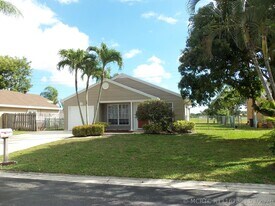 5664 Pebble Brook Ln in Boynton Beach, FL - Building Photo