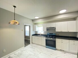 7 Commercial St in Nashua, NH - Building Photo