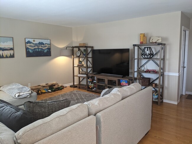 2089 S Deframe St in Lakewood, CO - Building Photo - Building Photo