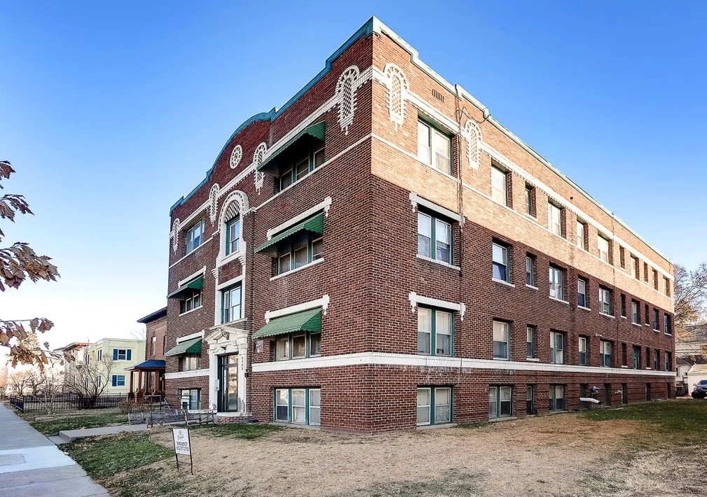 3325 Nicollet Avenue in Minneapolis, MN - Foto de edificio