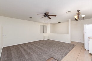 337 W 1st S St in Mesquite, NV - Building Photo