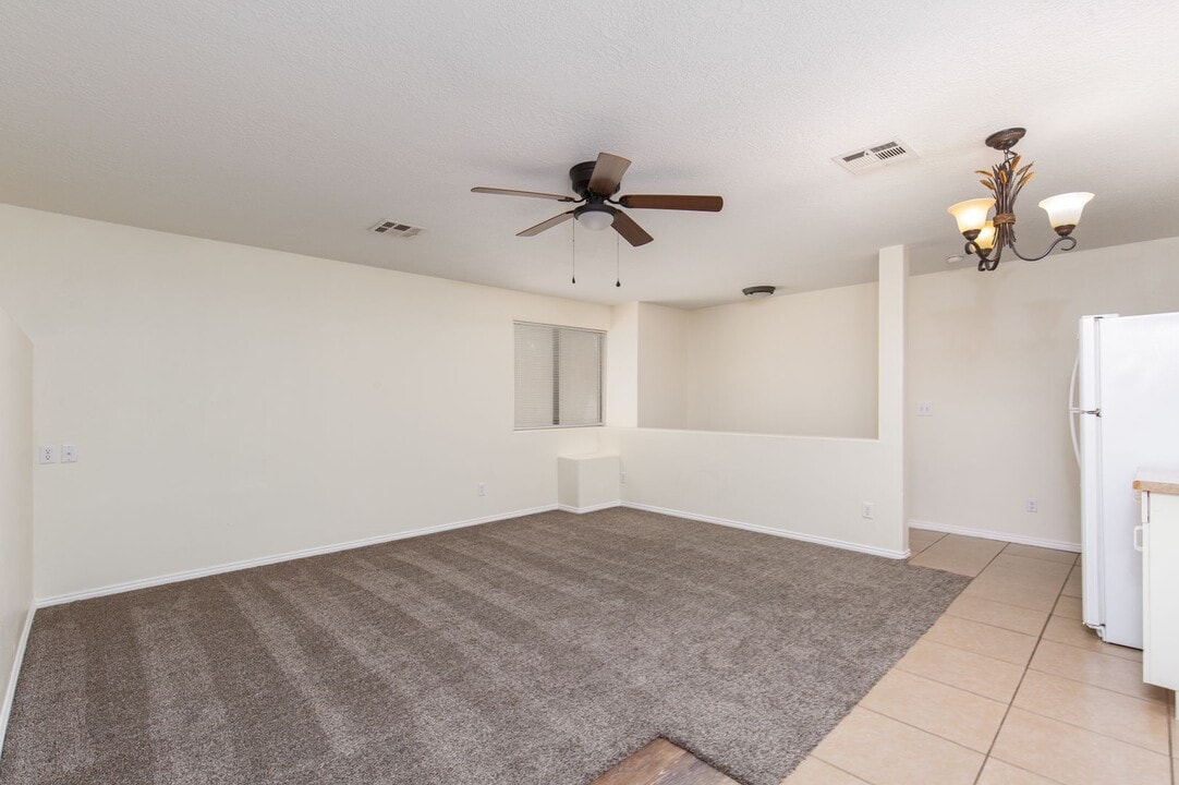 337 W 1st S St in Mesquite, NV - Building Photo