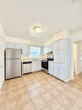 14218 Sharon Dr in Largo, FL - Building Photo - Building Photo