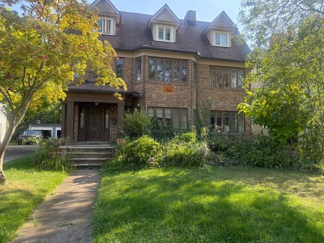 property at 3232 Clarendon Rd