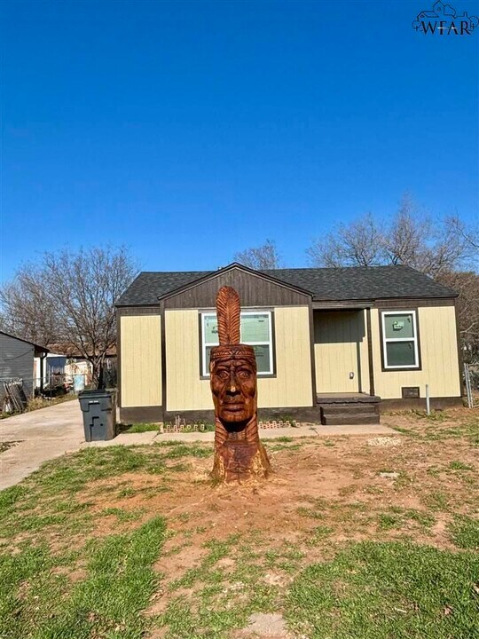 1670 Hawes Ave in Wichita Falls, TX - Building Photo