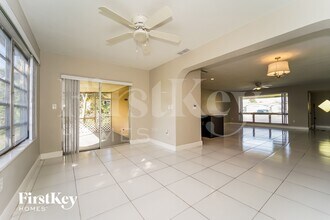 7520 Coral Blvd in Miramar, FL - Foto de edificio - Building Photo