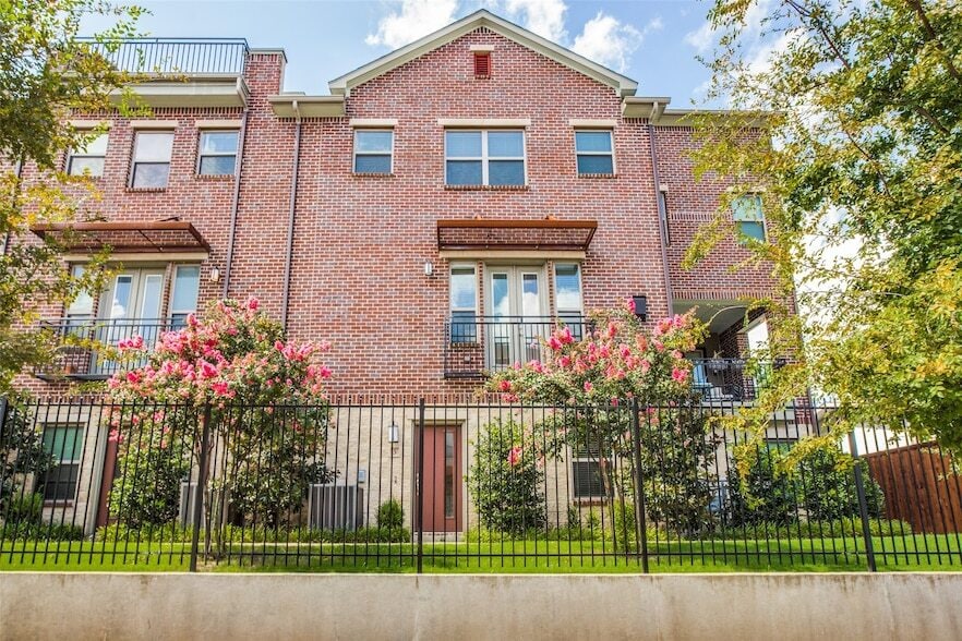 4323 Dickason Ave in Dallas, TX - Building Photo